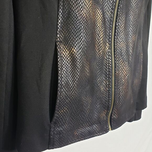 Chico's Womens Cardigan Sweater Size 1 Medium Black Reptile Print Full Zip - Picture 6 of 10